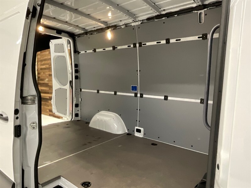 2021 Mercedes-Benz Sprinter 2500 CARGO VAN / 3.0L V6 DIESEL / HIGHROOF 144 " WB  / Backup Camera / Excel Cond - Photo 11 - Gladstone, OR 97027