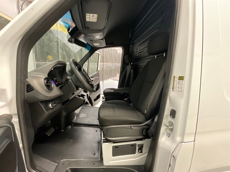 2021 Mercedes-Benz Sprinter 2500 CARGO VAN / 3.0L V6 DIESEL / HIGHROOF 144 " WB  / Backup Camera / Excel Cond - Photo 15 - Gladstone, OR 97027