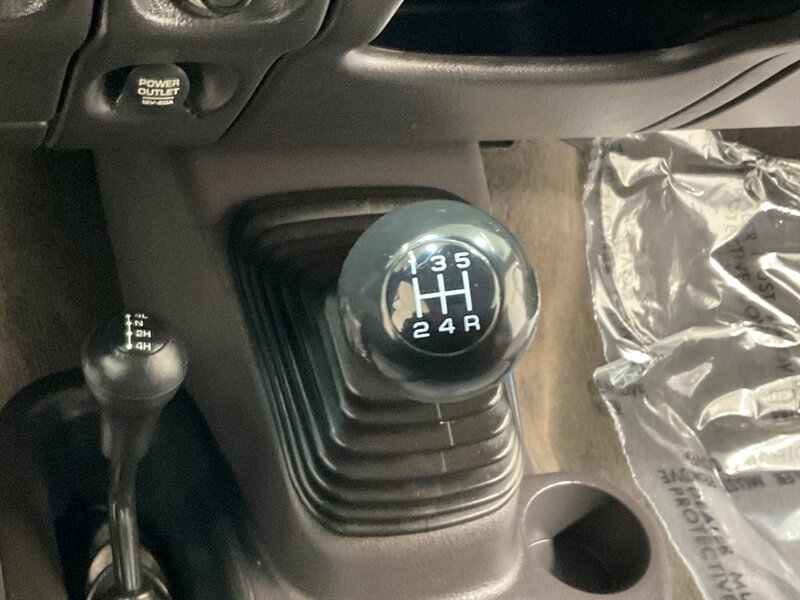 2001 Dodge Ram 2500 SLT Laramie Quad Cab 4X4 /5.9L DIESEL / 5-SPEED / LONG BED / LEVELED W. BRAND NEW WHEELS & TIRES / ZERO RUST / Rear airbags / ONLY 111K MILES - Photo 16 - Gladstone, OR 97027