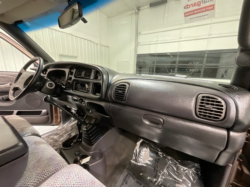 2001 Dodge Ram 2500 SLT Laramie Quad Cab 4X4 /5.9L DIESEL / 5-SPEED / LONG BED / LEVELED W. BRAND NEW WHEELS & TIRES / ZERO RUST / Rear airbags / ONLY 111K MILES - Photo 38 - Gladstone, OR 97027