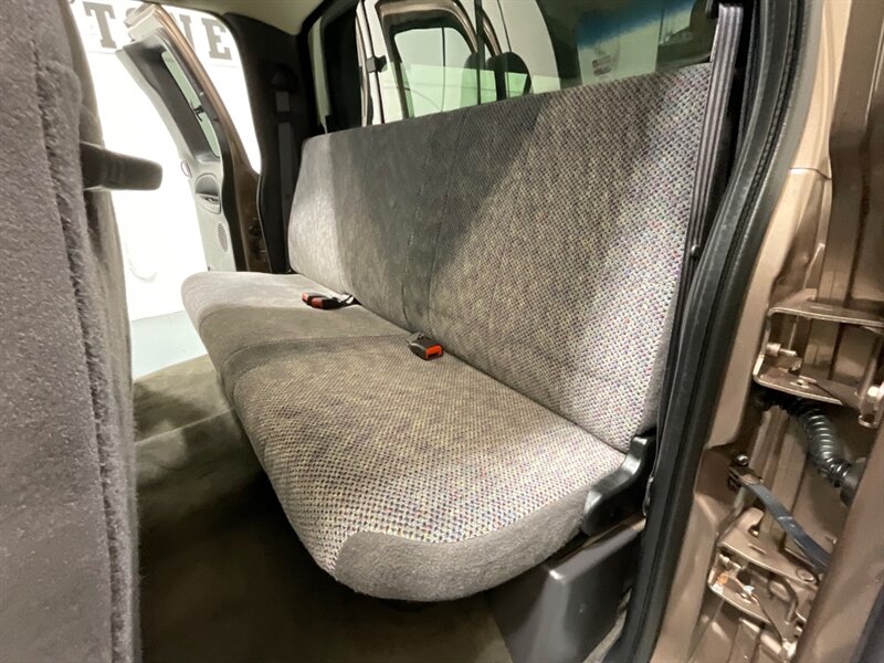 2001 Dodge Ram 2500 SLT Laramie Quad Cab 4X4 /5.9L DIESEL / 5-SPEED / LONG BED / LEVELED W. BRAND NEW WHEELS & TIRES / ZERO RUST / Rear airbags / ONLY 111K MILES - Photo 12 - Gladstone, OR 97027