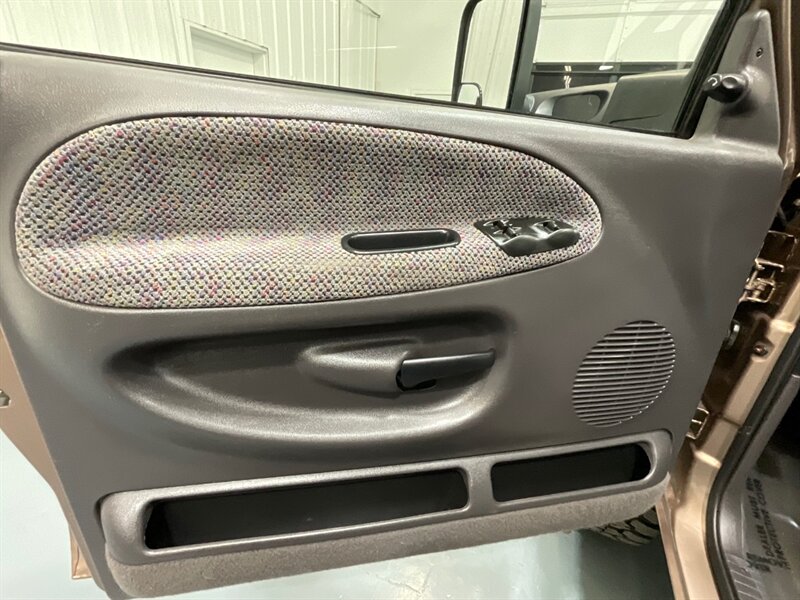 2001 Dodge Ram 2500 SLT Laramie Quad Cab 4X4 /5.9L DIESEL / 5-SPEED / LONG BED / LEVELED W. BRAND NEW WHEELS & TIRES / ZERO RUST / Rear airbags / ONLY 111K MILES - Photo 34 - Gladstone, OR 97027