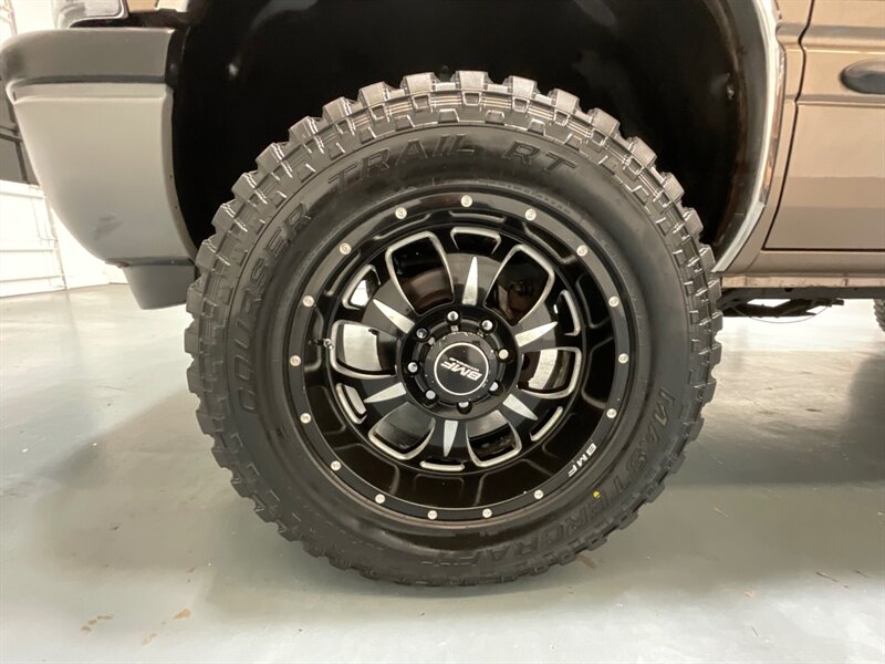 2001 Dodge Ram 2500 SLT Laramie Quad Cab 4X4 /5.9L DIESEL / 5-SPEED / LONG BED / LEVELED W. BRAND NEW WHEELS & TIRES / ZERO RUST / Rear airbags / ONLY 111K MILES - Photo 22 - Gladstone, OR 97027