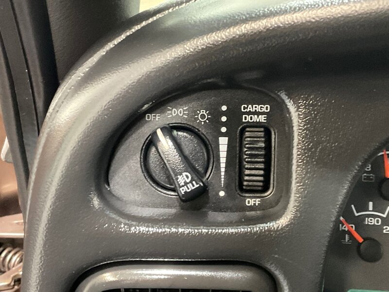 2001 Dodge Ram 2500 SLT Laramie Quad Cab 4X4 /5.9L DIESEL / 5-SPEED / LONG BED / LEVELED W. BRAND NEW WHEELS & TIRES / ZERO RUST / Rear airbags / ONLY 111K MILES - Photo 47 - Gladstone, OR 97027