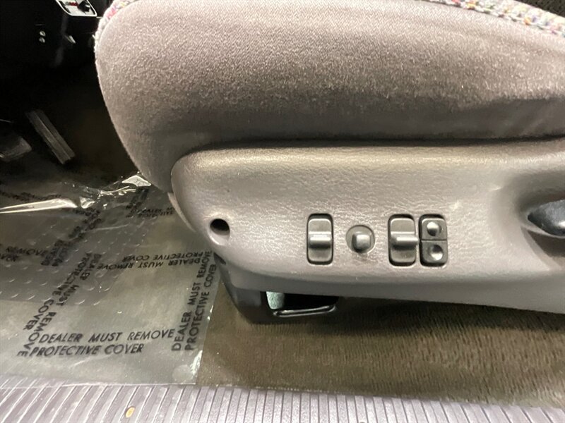 2001 Dodge Ram 2500 SLT Laramie Quad Cab 4X4 /5.9L DIESEL / 5-SPEED / LONG BED / LEVELED W. BRAND NEW WHEELS & TIRES / ZERO RUST / Rear airbags / ONLY 111K MILES - Photo 19 - Gladstone, OR 97027