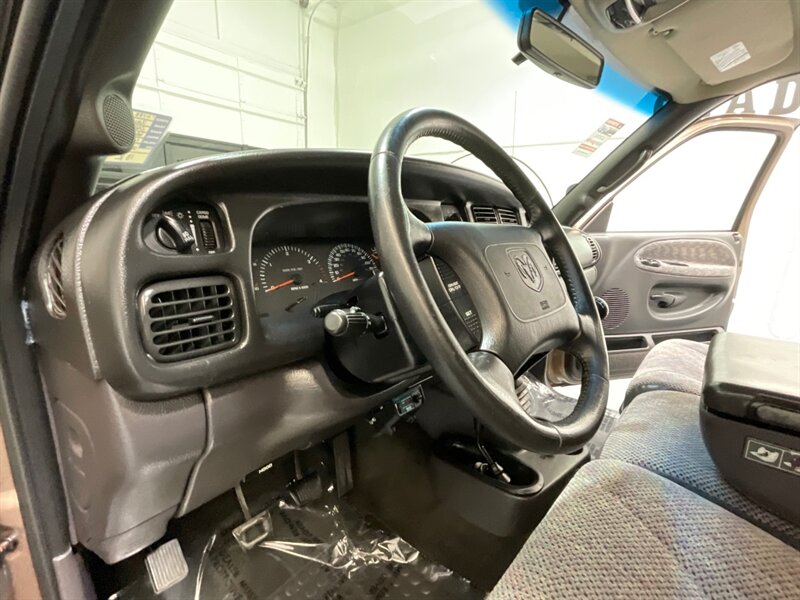 2001 Dodge Ram 2500 SLT Laramie Quad Cab 4X4 /5.9L DIESEL / 5-SPEED / LONG BED / LEVELED W. BRAND NEW WHEELS & TIRES / ZERO RUST / Rear airbags / ONLY 111K MILES - Photo 37 - Gladstone, OR 97027