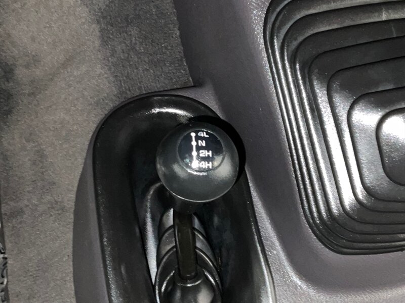 2001 Dodge Ram 2500 SLT Laramie Quad Cab 4X4 /5.9L DIESEL / 5-SPEED / LONG BED / LEVELED W. BRAND NEW WHEELS & TIRES / ZERO RUST / Rear airbags / ONLY 111K MILES - Photo 44 - Gladstone, OR 97027