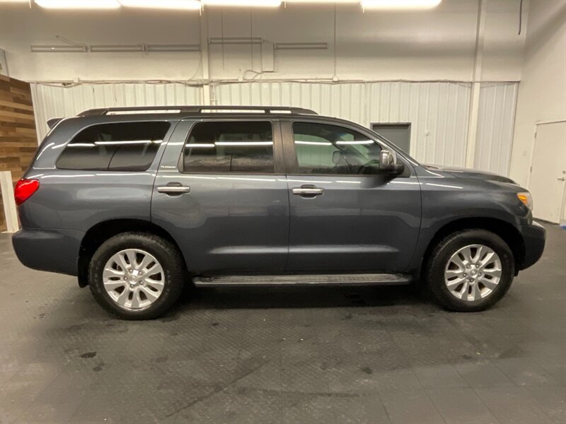 2010 Toyota Sequoia Platinum 4X4 / 5.7L V8 / 3RD ROW SEAT / LOADED  LOCAL SUV / RUST FREE / GREAT CONDTION / Navi & Camera / Leather & Sunroof / WELL KEPT !! - Photo 4 - Gladstone, OR 97027