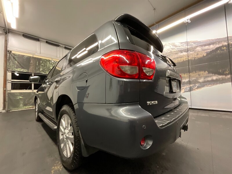 2010 Toyota Sequoia Platinum 4X4 / 5.7L V8 / 3RD ROW SEAT / LOADED  LOCAL SUV / RUST FREE / GREAT CONDTION / Navi & Camera / Leather & Sunroof / WELL KEPT !! - Photo 10 - Gladstone, OR 97027