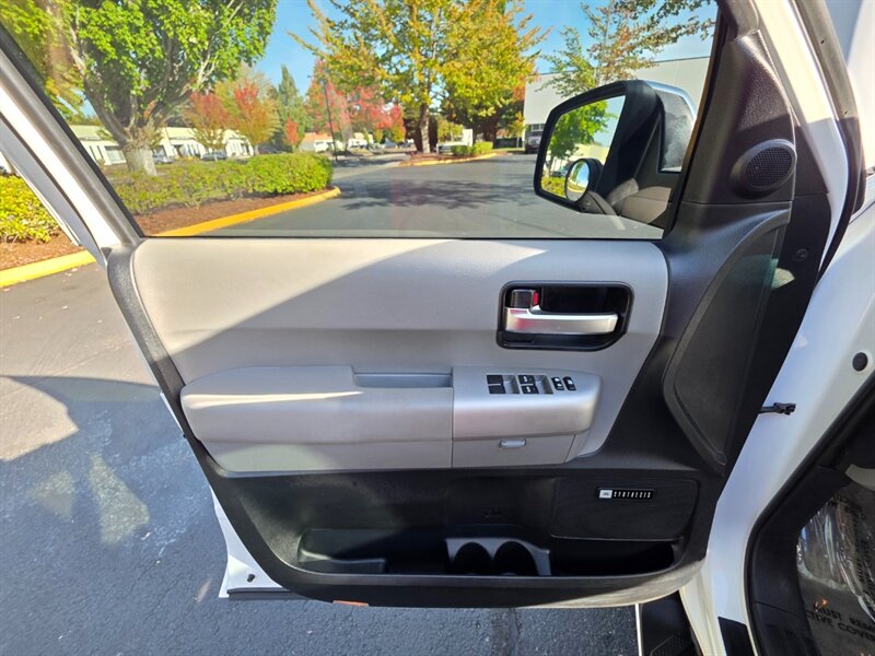 2008 Toyota Sequoia LIMITED 4X4 V8 5.7L / EVERY OPTION / 1-OWNER / DVD / NAVi / CAM / SUNROOF / HEATED LEATHER / NEW TIRES / EXCELLENT RECORDS - Photo 60 - Portland, OR 97217