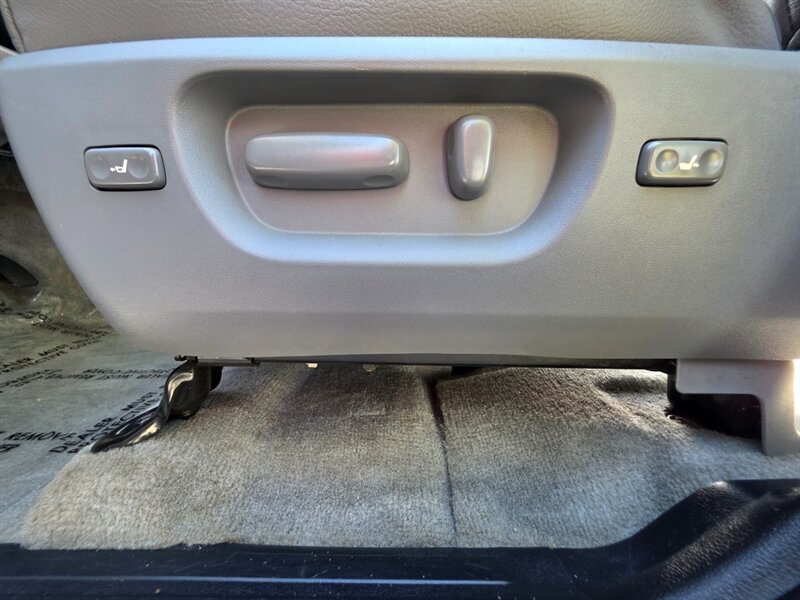 2008 Toyota Sequoia LIMITED 4X4 V8 5.7L / EVERY OPTION / 1-OWNER / DVD / NAVi / CAM / SUNROOF / HEATED LEATHER / NEW TIRES / EXCELLENT RECORDS - Photo 52 - Portland, OR 97217