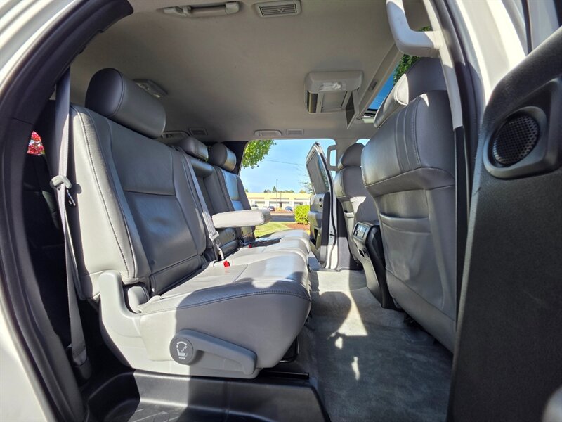 2008 Toyota Sequoia LIMITED 4X4 V8 5.7L / EVERY OPTION / 1-OWNER / DVD / NAVi / CAM / SUNROOF / HEATED LEATHER / NEW TIRES / EXCELLENT RECORDS - Photo 16 - Portland, OR 97217