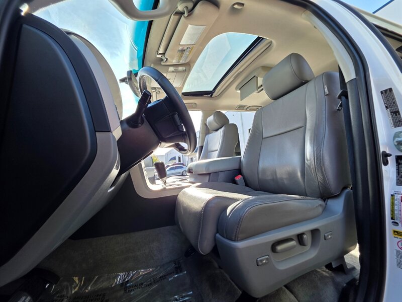 2008 Toyota Sequoia LIMITED 4X4 V8 5.7L / EVERY OPTION / 1-OWNER / DVD / NAVi / CAM / SUNROOF / HEATED LEATHER / NEW TIRES / EXCELLENT RECORDS - Photo 13 - Portland, OR 97217