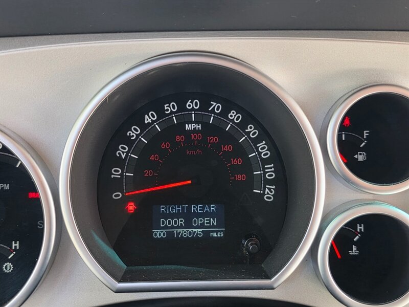 2008 Toyota Sequoia LIMITED 4X4 V8 5.7L / EVERY OPTION / 1-OWNER / DVD / NAVi / CAM / SUNROOF / HEATED LEATHER / NEW TIRES / EXCELLENT RECORDS - Photo 49 - Portland, OR 97217