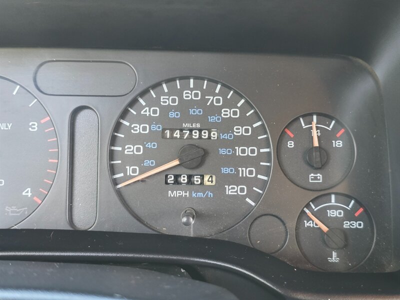 1996 Dodge Ram 2500 Laramie SLT 12-valve / 4X4 / 5.9 L CUMMINS Diesel / 5 SPEED MANUAL / LONG BED / ALL STOCK / SERVICE RECORDS / 1-OWNER / 147K MILES ONLY !!! - Photo 38 - Portland, OR 97217