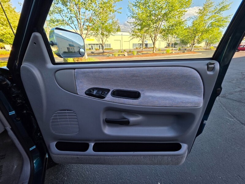 1996 Dodge Ram 2500 Laramie SLT 12-valve / 4X4 / 5.9 L CUMMINS Diesel / 5 SPEED MANUAL / LONG BED / ALL STOCK / SERVICE RECORDS / 1-OWNER / 147K MILES ONLY !!! - Photo 41 - Portland, OR 97217