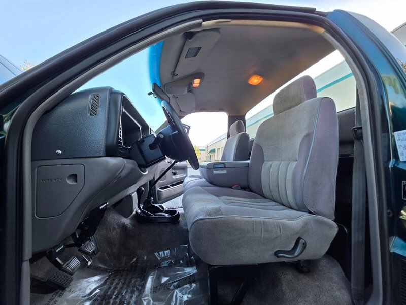 1996 Dodge Ram 2500 Laramie SLT 12-valve / 4X4 / 5.9 L CUMMINS Diesel / 5 SPEED MANUAL / LONG BED / ALL STOCK / SERVICE RECORDS / 1-OWNER / 147K MILES ONLY !!! - Photo 13 - Portland, OR 97217