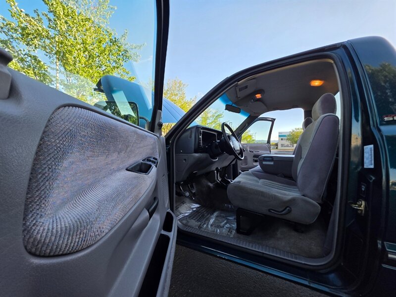 1996 Dodge Ram 2500 Laramie SLT 12-valve / 4X4 / 5.9 L CUMMINS Diesel / 5 SPEED MANUAL / LONG BED / ALL STOCK / SERVICE RECORDS / 1-OWNER / 147K MILES ONLY !!! - Photo 32 - Portland, OR 97217