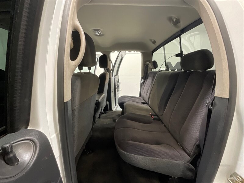 2004 Dodge Ram 2500 SLT 4X4 5.9L CUMMINS DIESEL / ZERO RUST /104K MILE / LONG BED / LOCAL TRUCK - Photo 13 - Gladstone, OR 97027