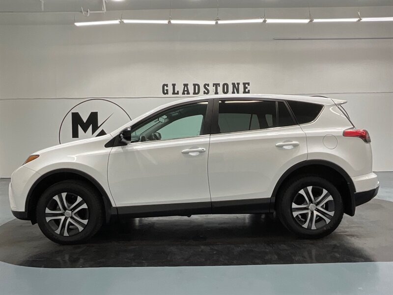 2017 Toyota RAV4 LE SUV AWD / 2.5L 4 Cyl / LOCAL / 22,000 MILES  / LOCAL RUST FREE / NEW Cond - Photo 3 - Gladstone, OR 97027