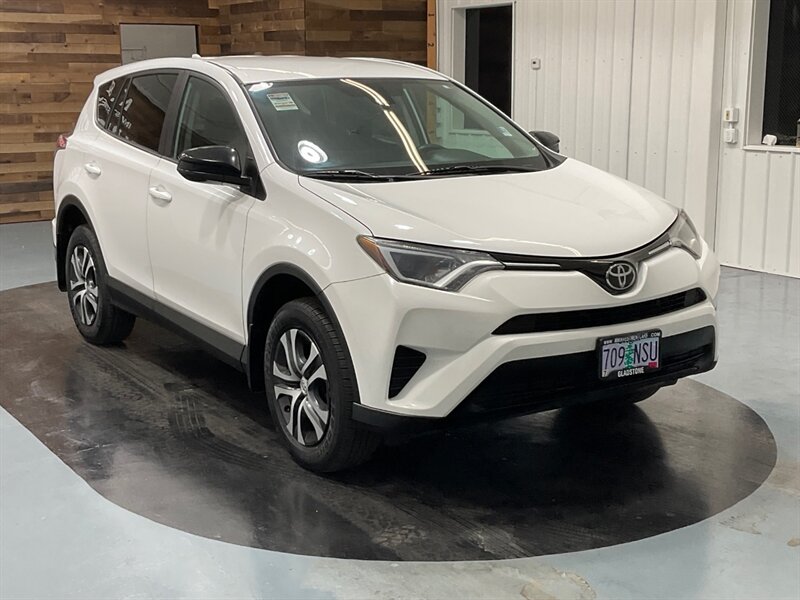 2017 Toyota RAV4 LE SUV AWD / 2.5L 4 Cyl / LOCAL / 22,000 MILES  / LOCAL RUST FREE / NEW Cond - Photo 2 - Gladstone, OR 97027