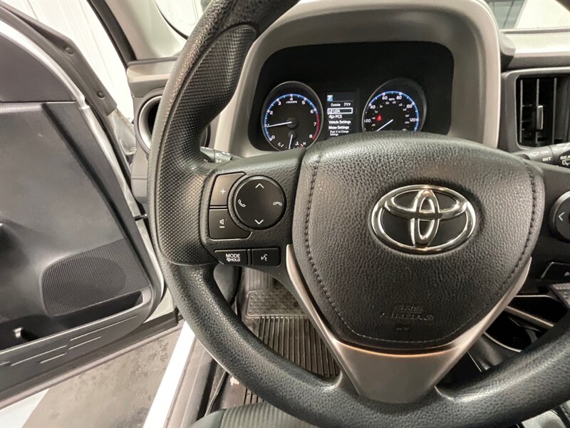 2017 Toyota RAV4 LE SUV AWD / 2.5L 4 Cyl / LOCAL / 22,000 MILES  / LOCAL RUST FREE / NEW Cond - Photo 42 - Gladstone, OR 97027