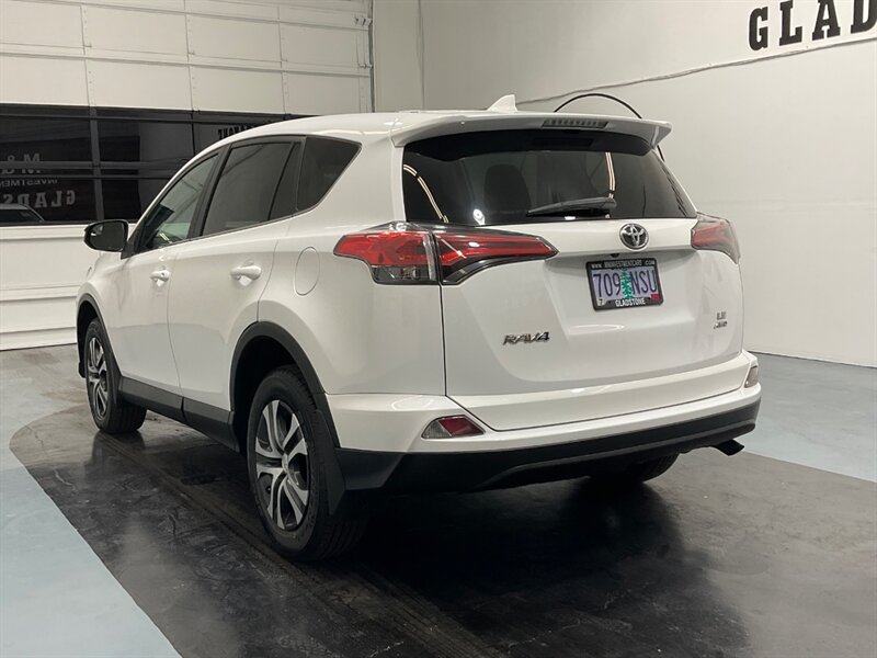 2017 Toyota RAV4 LE SUV AWD / 2.5L 4 Cyl / LOCAL / 22,000 MILES  / LOCAL RUST FREE / NEW Cond - Photo 8 - Gladstone, OR 97027