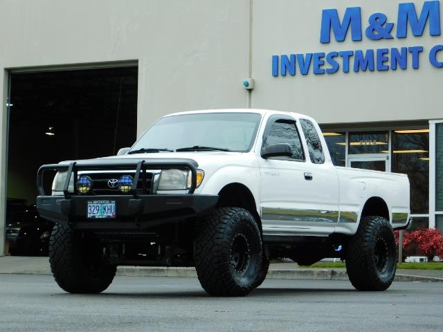 2000 Toyota Tacoma SR5 V6 2dr / 4X4 / 5-SPEED MANUAL / LIFTED/ LIFTED   - Photo 1 - Portland, OR 97217