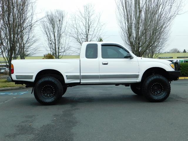 2000 Toyota Tacoma SR5 V6 2dr / 4X4 / 5-SPEED MANUAL / LIFTED/ LIFTED   - Photo 4 - Portland, OR 97217