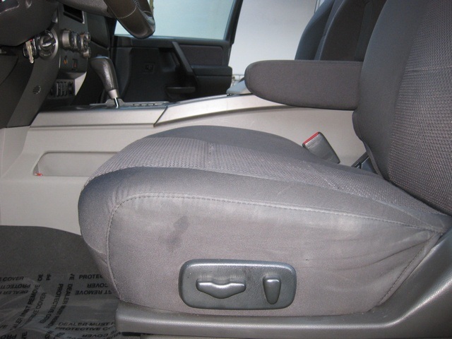 2004 Nissan Armada SE Off-Road/4WD/DVD PLAYER/3RD SEAT   - Photo 21 - Portland, OR 97217