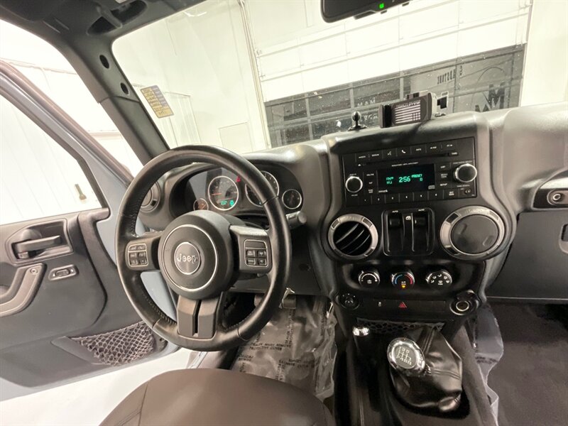 2014 Jeep Wrangler Sport 4X4 / 6-Speed Manual / LIFTED / LOCAL  / ZERO RUST - Photo 17 - Gladstone, OR 97027