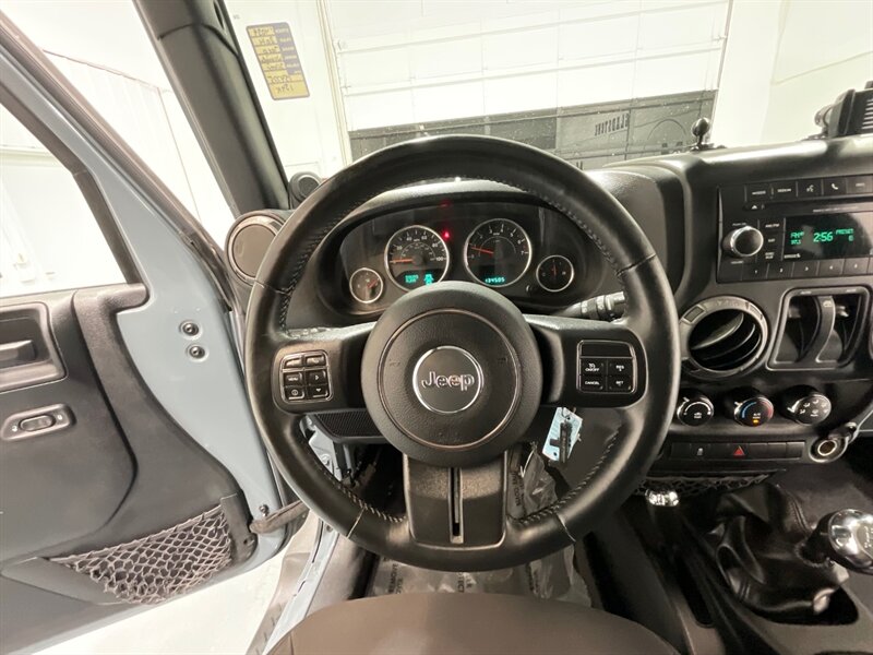 2014 Jeep Wrangler Sport 4X4 / 6-Speed Manual / LIFTED / LOCAL  / ZERO RUST - Photo 22 - Gladstone, OR 97027