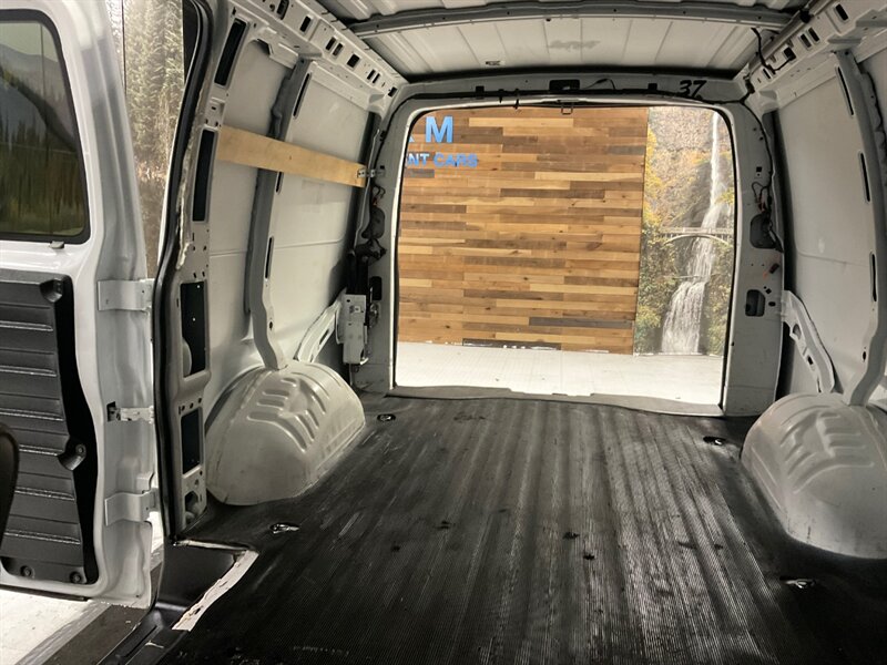 2016 GMC Savana Cargo Van 2500 / 4.8L V8 / ONLY 92,000 MILES  / BF GOODRICH TIRES / CARGO VAN / 3/4 TON - Photo 13 - Gladstone, OR 97027