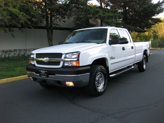 2004 Chevrolet Silverado 2500 4WD/Diesel/Leather/Moonroof/Navigation