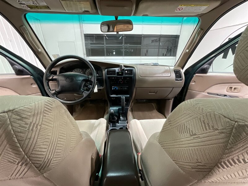 2002 Toyota 4Runner SR5 4X4 / 3.4L V6 / LIFTED /Sunroof / ZERO RUST / Sunroof / Luggage Rack / Towing Pkg / FRESH TIMING BELT SERVICE + WATER PUMP JUST DONE - Photo 35 - Gladstone, OR 97027