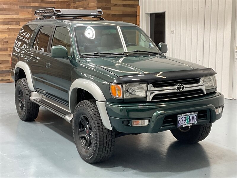2002 Toyota 4Runner SR5 4X4 / 3.4L V6 / LIFTED /Sunroof / ZERO RUST / Sunroof / Luggage Rack / Towing Pkg / FRESH TIMING BELT SERVICE + WATER PUMP JUST DONE - Photo 2 - Gladstone, OR 97027