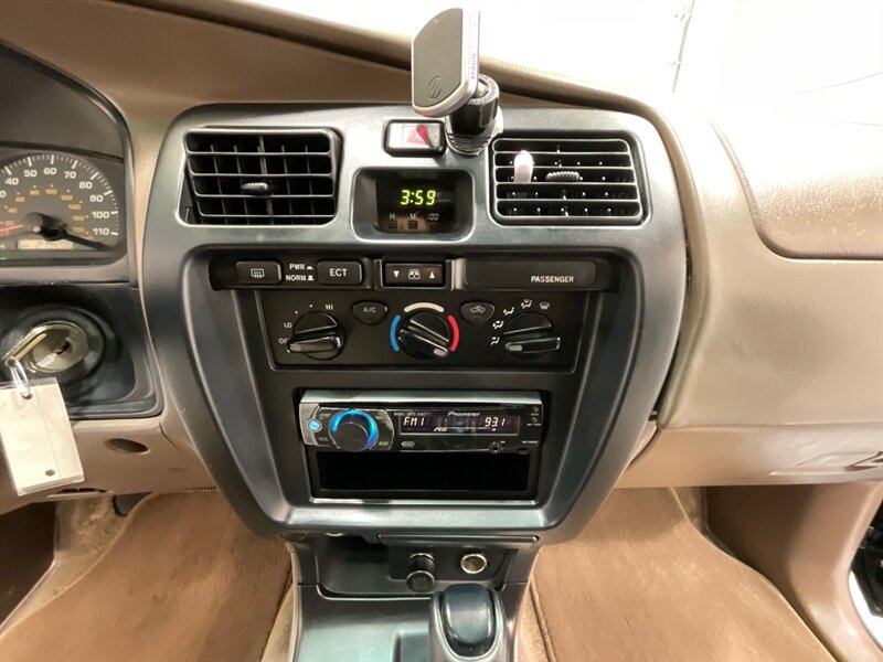 2002 Toyota 4Runner SR5 4X4 / 3.4L V6 / LIFTED /Sunroof / ZERO RUST / Sunroof / Luggage Rack / Towing Pkg / FRESH TIMING BELT SERVICE + WATER PUMP JUST DONE - Photo 15 - Gladstone, OR 97027