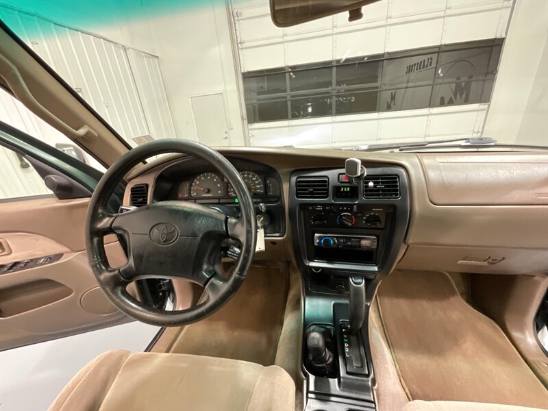 2002 Toyota 4Runner SR5 4X4 / 3.4L V6 / LIFTED /Sunroof / ZERO RUST / Sunroof / Luggage Rack / Towing Pkg / FRESH TIMING BELT SERVICE + WATER PUMP JUST DONE - Photo 14 - Gladstone, OR 97027