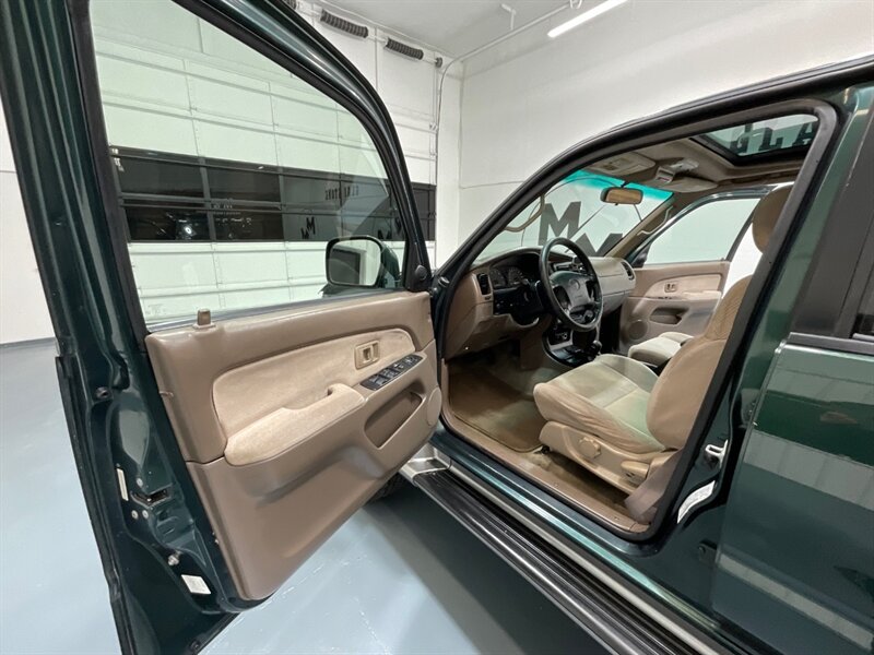 2002 Toyota 4Runner SR5 4X4 / 3.4L V6 / LIFTED /Sunroof / ZERO RUST / Sunroof / Luggage Rack / Towing Pkg / FRESH TIMING BELT SERVICE + WATER PUMP JUST DONE - Photo 31 - Gladstone, OR 97027