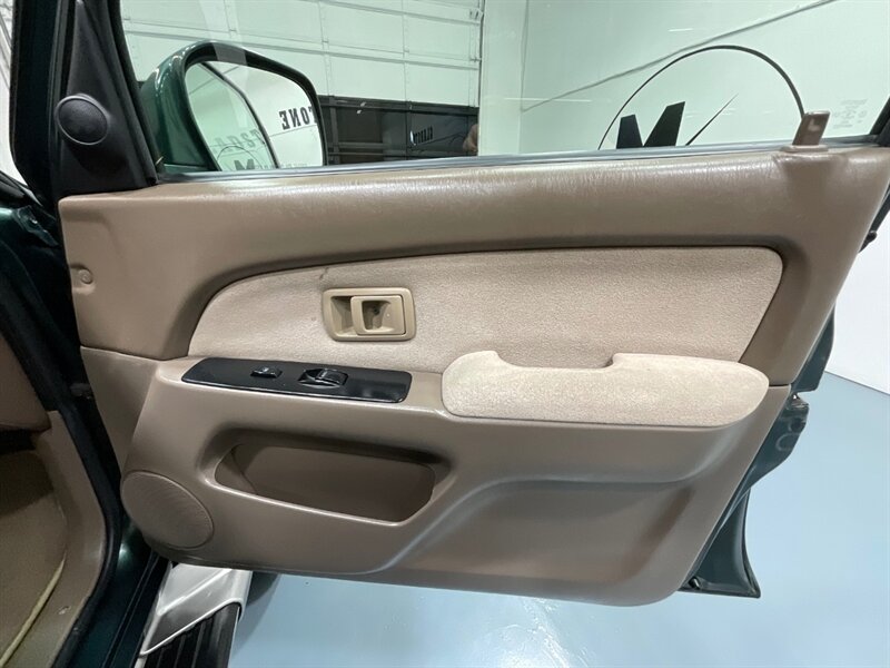 2002 Toyota 4Runner SR5 4X4 / 3.4L V6 / LIFTED /Sunroof / ZERO RUST / Sunroof / Luggage Rack / Towing Pkg / FRESH TIMING BELT SERVICE + WATER PUMP JUST DONE - Photo 33 - Gladstone, OR 97027