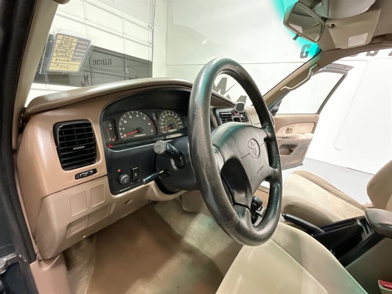 2002 Toyota 4Runner SR5 4X4 / 3.4L V6 / LIFTED /Sunroof / ZERO RUST / Sunroof / Luggage Rack / Towing Pkg / FRESH TIMING BELT SERVICE + WATER PUMP JUST DONE - Photo 18 - Gladstone, OR 97027