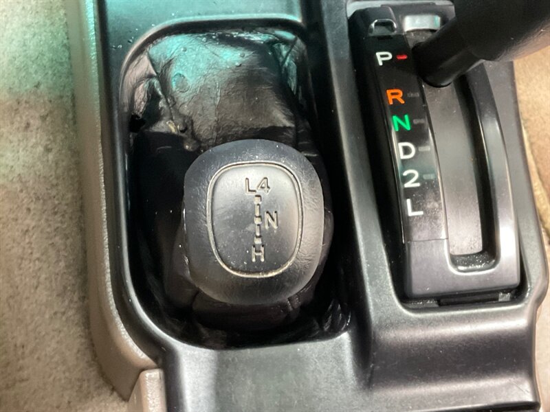 2002 Toyota 4Runner SR5 4X4 / 3.4L V6 / LIFTED /Sunroof / ZERO RUST / Sunroof / Luggage Rack / Towing Pkg / FRESH TIMING BELT SERVICE + WATER PUMP JUST DONE - Photo 37 - Gladstone, OR 97027