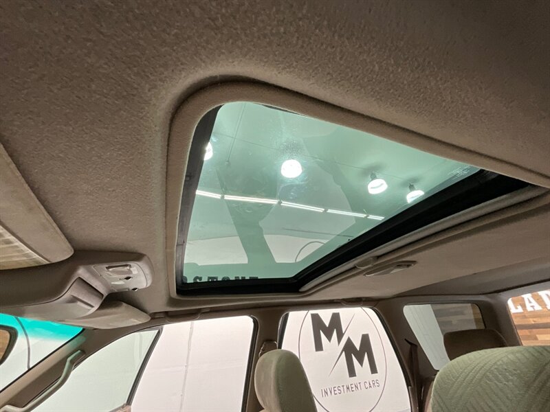 2002 Toyota 4Runner SR5 4X4 / 3.4L V6 / LIFTED /Sunroof / ZERO RUST / Sunroof / Luggage Rack / Towing Pkg / FRESH TIMING BELT SERVICE + WATER PUMP JUST DONE - Photo 16 - Gladstone, OR 97027