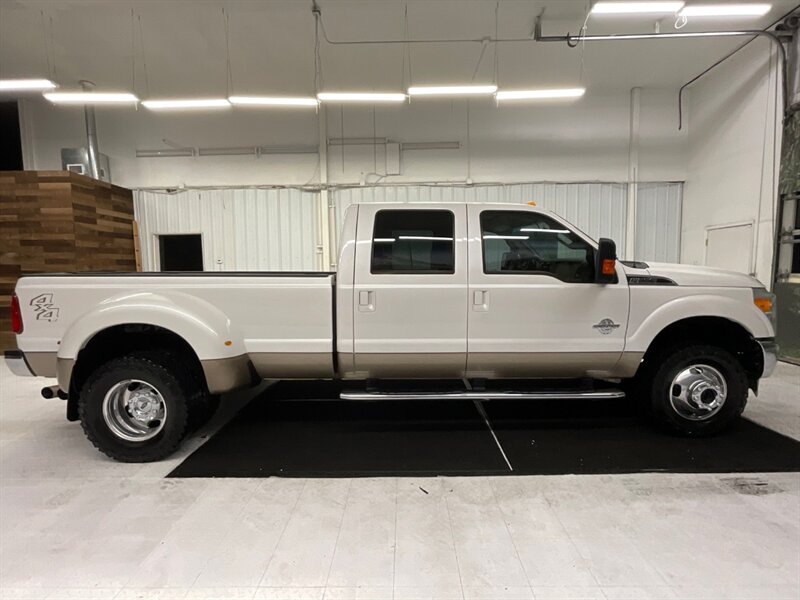 2011 Ford F-350 Lariat Unlimited Pkg 4X4 / 6.7L DIESEL / DUALLY  / Leather w. Heated & Cooled Seats / Navigation & Backup Camera / RUST FREE / 93,000 MILES - Photo 4 - Gladstone, OR 97027