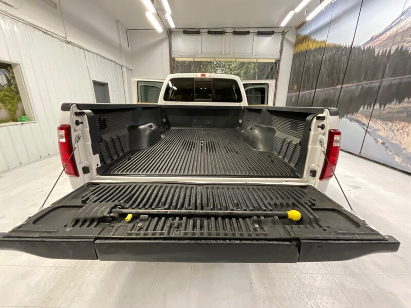 2011 Ford F-350 Lariat Unlimited Pkg 4X4 / 6.7L DIESEL / DUALLY  / Leather w. Heated & Cooled Seats / Navigation & Backup Camera / RUST FREE / 93,000 MILES - Photo 22 - Gladstone, OR 97027