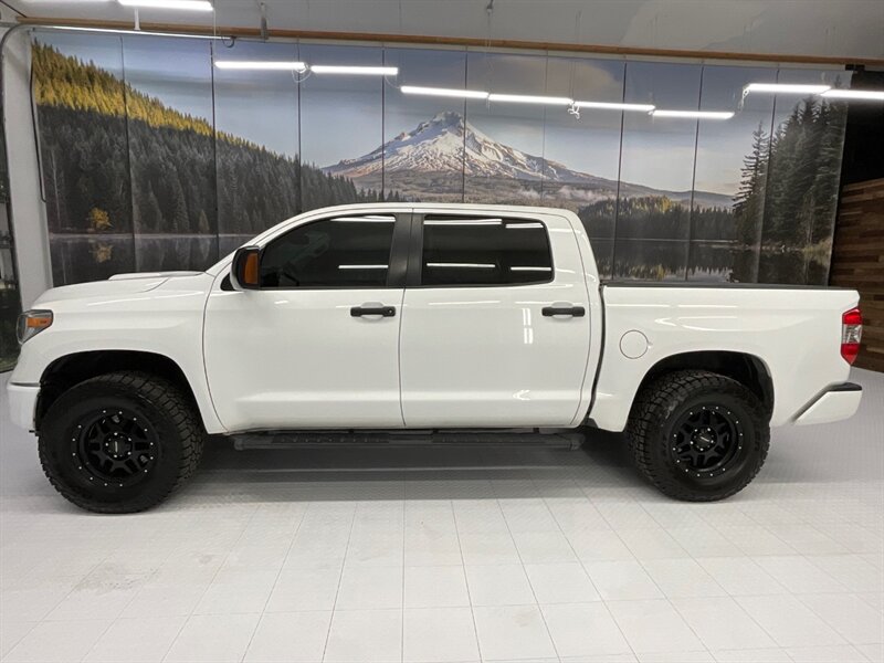 2018 Toyota Tundra 4x4 SR5 4dr Crew Max / TRD / 5.7L V8 / 1-OWNER  /LIFTED w/ 35 " TIRES & 18 " WHEELS / RUST FREE / SHARP & CLEAN !! - Photo 3 - Gladstone, OR 97027