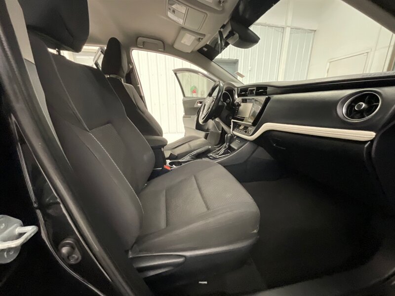 2018 Toyota Corolla iM Hatchback / 1.8L 4Cyl / Backup Camera / SPORT !  / Local Oregon Car / Excellent condition / Sharp & Clean ! - Photo 16 - Gladstone, OR 97027