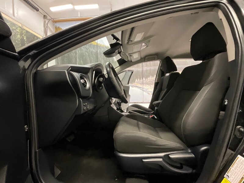 2018 Toyota Corolla iM Hatchback / 1.8L 4Cyl / Backup Camera / SPORT !  / Local Oregon Car / Excellent condition / Sharp & Clean ! - Photo 13 - Gladstone, OR 97027