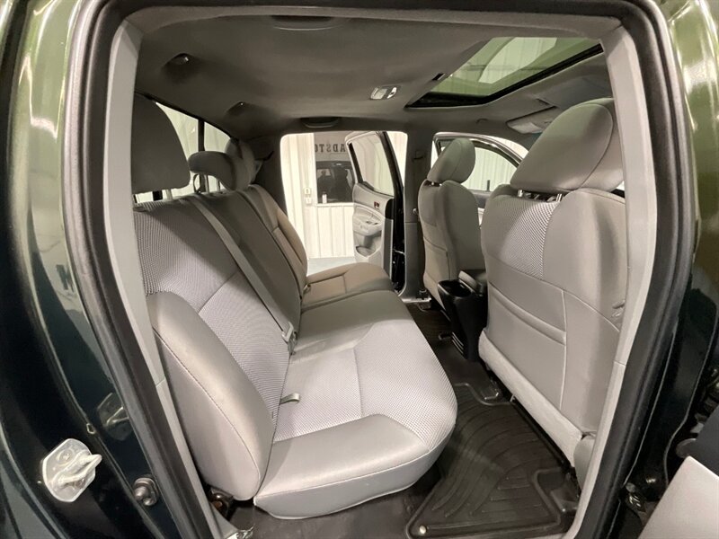 2013 Toyota Tacoma V6 Double Cab 4X4 / TRD OFF ROAD / REAR DIFF LOCK  / LOCAL OREGON TRUCK / ZERO RUST / Backup Camera / Sunroof - Photo 14 - Gladstone, OR 97027