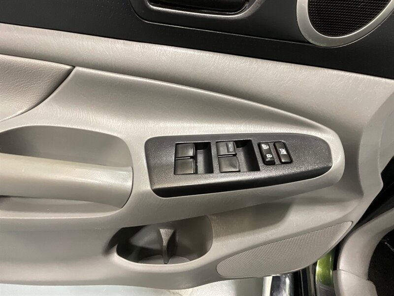 2013 Toyota Tacoma V6 Double Cab 4X4 / TRD OFF ROAD / REAR DIFF LOCK  / LOCAL OREGON TRUCK / ZERO RUST / Backup Camera / Sunroof - Photo 34 - Gladstone, OR 97027